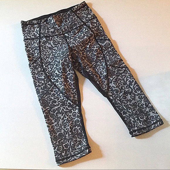 lululemon athletica Pants - Lululemon mini finder mesh crops